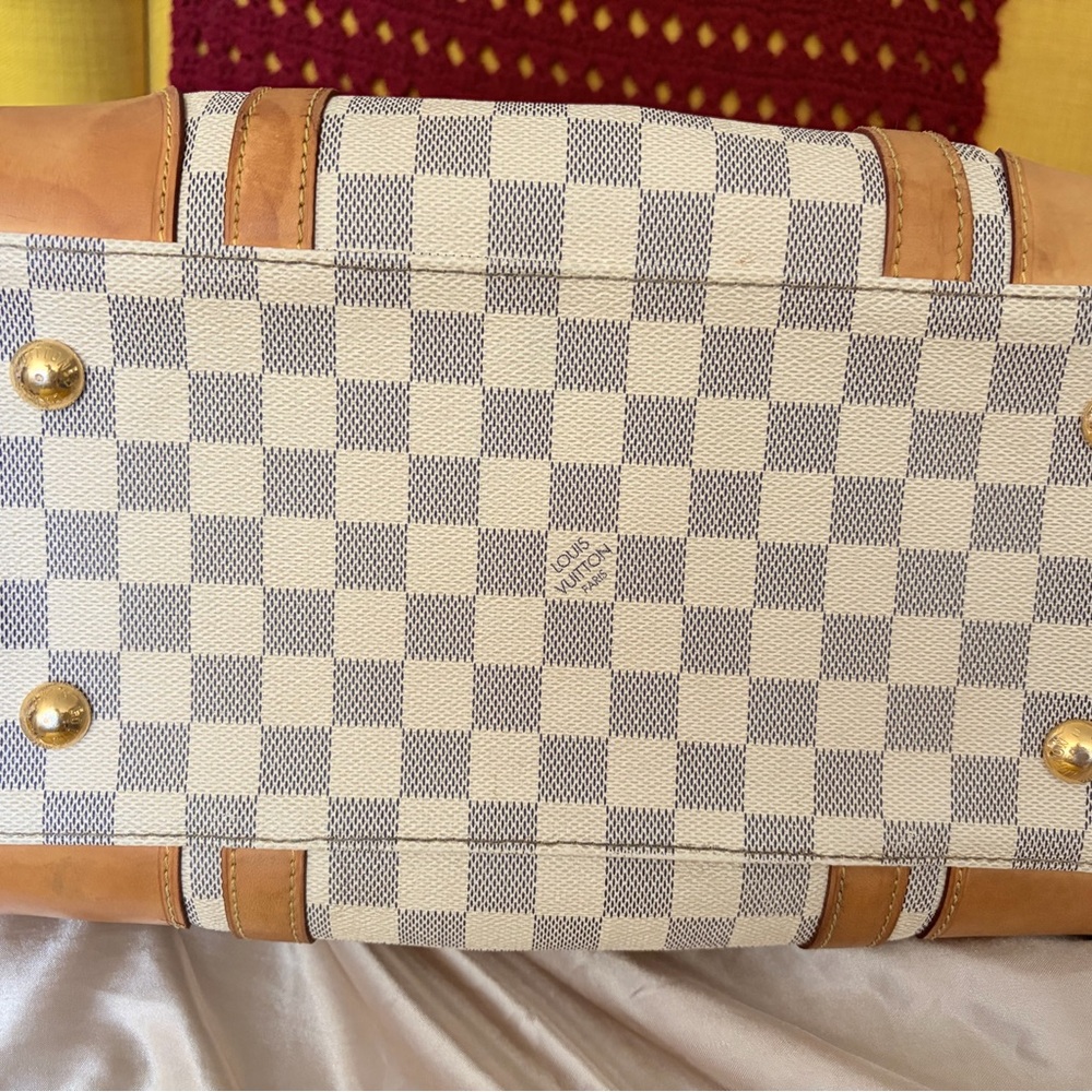 Authentic Louis Vuitton Berkely in Damier Azur - Picture 10 of 16